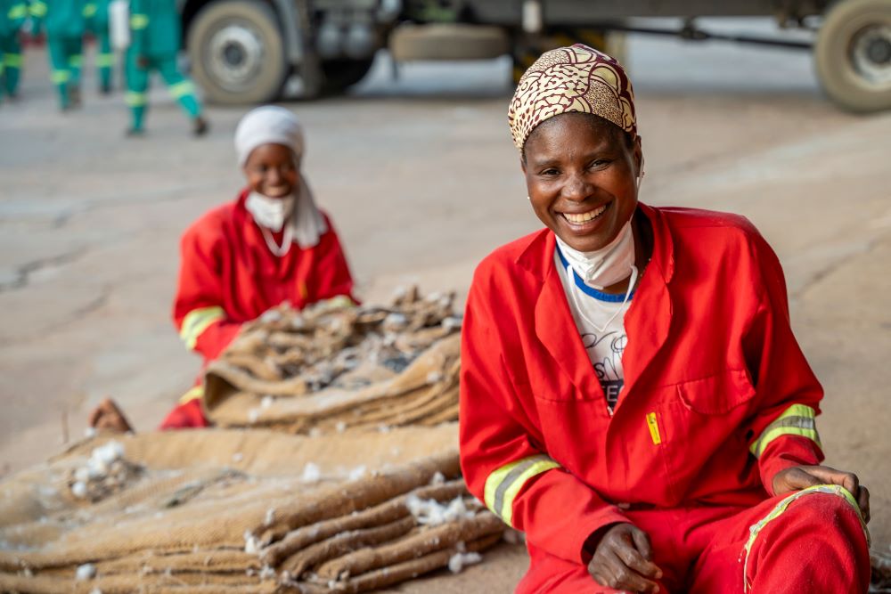 Workers sorting and bagging seed cotton at a processing facility in Mozambique in July 2026. Photo Courtesy: Aid by Trade Foundation (AbTF)/Cotton made in Africa (CmiA)